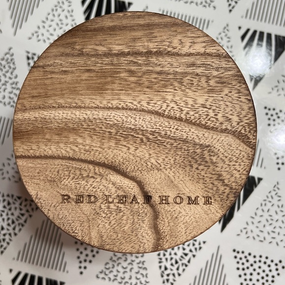 Red Leaf Home Aromatherapy stress Relief Magnolia & Bergamot Candle - Picture 2 of 4